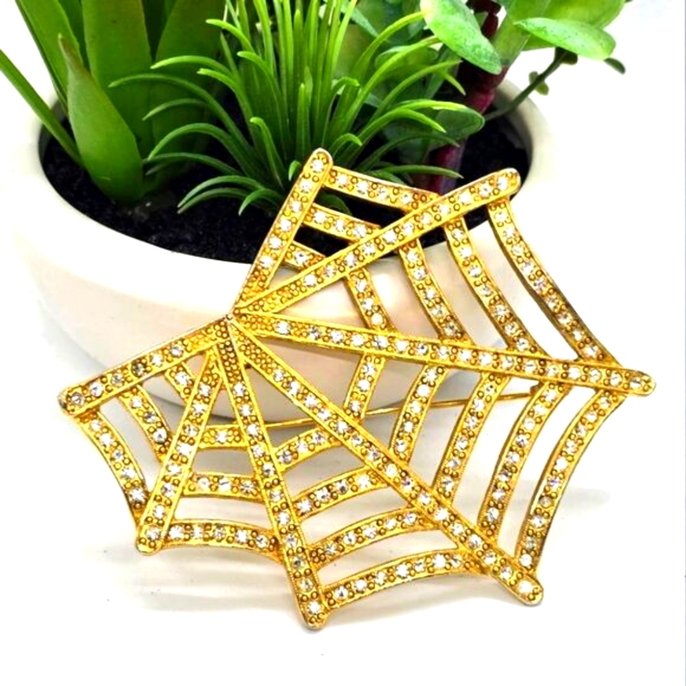 HALLOWEEN Spiderweb Rhinestones Brooch Gold-tone large fancy witch